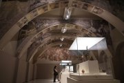 Una vista de la sala del MNAC en la qual s’exhibeixen les pintures murals del monestir de Sixena. - ACN