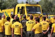 Els efectius d’Agents Rurals, GEPIF i ADF abans de sortir des de Torrefarrera cap a Castella i Lleó. - AZU MARTÍNEZ