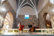 Lluc Pascual i Laia Terré, assajant ahir al Centre Cultural Sant Joan de Térmens. - PAU PASCUAL PRAT