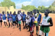 Un grup de nens i joves del Senegal de l’escola de futbol en la qual col·labora Initché. - ASSOCIACIÓ INITCHÉ