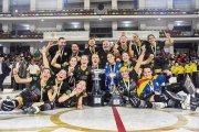 Les jugadores del Vila-sana celebren el títol de campiones del món que van aconseguir a l’Argentina.