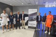 L’Atlètic Lleida va presentar ahir les noves equipacions a la seu del seu patrocinador principal. - JCMC