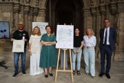 La presidenta de la Fundació Comunitària Raimat Lleida, Elena de Carandini, amb la regidora de Cultura i col·laboradors del festival. - AMADO FORROLLA