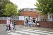 Professors i famílies de l’escola Ramon Estadella reclamen recuperar la integradora social. - CARMINA MARSIÑACH