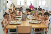 Alumnes d’una escola de Lleida al menjador escolar, divendres passat. - PAU PASCUAL PRAT