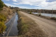Part del canal revestit i d’una de les basses anomenades Paupaterres al terme de Tàrrega. - LAIA PEDRÓS