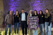 ‘Ets la Pera’ premia el Vila-sana. La DOP Pera de Lleida va premiar el Vila-sana amb la distinció ‘Ets la Pera’, en un acte que va tenir lloc dijous passat a la nit a Térmens. - CLATA LIÁÑEZ