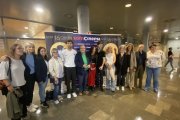 Autoritats de Lleida, organitzadors i protagonistes de la pel·lícula inaugural, ahir al photocall. - JORDI ECHEVARRIA