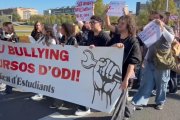 Uns 300 estudiants es manifesten a Lleida contra els casos de bullying