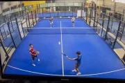 Un partit de pàdel a les instal·lacions de Waps a Torrefarrera. - JORDI ECHEVARRIA