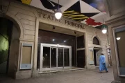 Vista de l’entrada del Teatre Principal, situat a la plaça Paeria i en ple Eix Comercial. - AJUNTAMENT DE LLEIDA
