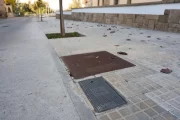 Una de les 300 arquetes que s’han instal·lat al carrer d’entrada a la població des del pont. - AMADO FORROLLA