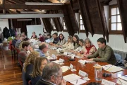 Reunió de la Taula d’Habitatge de l’Alt Urgell, ahir a la seu del consell. - ACN