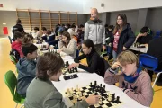 Moment de màxima concentració durant el torneig d’ahir a l’Institut Joan Solà de Torrefarrera. - L.B.L.