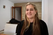 Romina Mancilla explica els seus problemes per arribar a fi de mes. - ACN