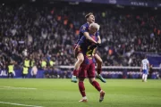 Fermín i Dani Olmo celebren el primer gol blaugrana. - EFE/SIU WU