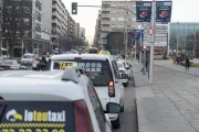 Taxis en una parada de la ciutat ahir a la tarda. - PAU PASCUAL PRAT