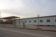 Entrada al nou institut d’Alcarràs, situat a la zona del Parc del Saladar. - AMADO FORROLLA