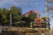 Obres ahir al matí a les vies de Juneda. - JORDI ECHEVARRIA