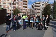 Concejales, agentes cívicos y representantes de entidades ayer en el inicio de la campaña.