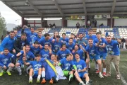 Els jugadors de la Seu celebren l’ascens aquest cap de setmana a l’empatar amb l’Almacelles (1-1).