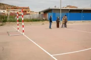 Pista esportiva. L’ajuntament d’Aitona invertirà més de 100.000 euros en la renovació integral de la pista esportiva descoberta. L’actuació permetrà millorar la seguretat, modernitzar les instal·lacions i reforçar l’aposta municipal per l’esport i la cohesió social. - A.A.