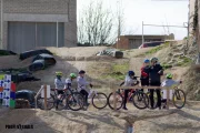 Nens escolten els monitors a l’Escola de Ciclisme de Juneda. - C.P.