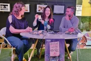 La Paeria de Lleida va distribuir uns lligacues amb un sistema de seguretat en cas d’agressió a la festa major. - AJUNTAMENT DE LLEIDA