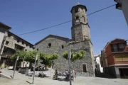 Imatge de la plaça i l’església de Sant Climent de Vilaller. - SEGRE