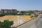 El solar on es preveu construir la residència per a la tercera edat al centre urbà de la localitat. - A.T.