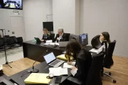 La jutge pren notes en la sessió de judicis del 6 de juliol. - AMADO FORROLLA