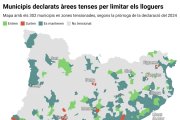 Mapa dels municipis declarats àrees tensionades en la pròrroga del Govern. En blau, els que s'hi mantenen; en verd, els que s'hi afegeixen; i en vermell, els que deixen de tenir aquesta consideració