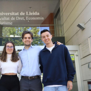 D’esquerra a dreta, els estudiants d’ADE Eva Planes de Linyola, Gisela Alba de Seròs, Artur Calbetó de Vielha i Pol Arbós de Fulleda.
