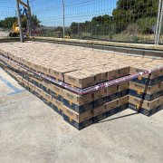 Imatge de les 370 caixes de cerveses que van trobar en un camió lleuger avariat a Vinaixa. - MOSSOS D’ESQUADRA