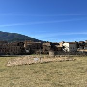 Vista del poble de Josa i Tuixén des de l'entrada.