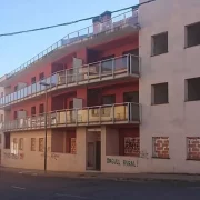 El bloc de pisos a la venda en un portal immobiliari a internet.