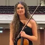 La lleidatana Alba Peralta Carretero, de 18 anys, estudia el grau superior de violí a l’Esmuc. - CEDIDA