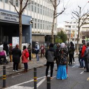 Cues per fer tràmits d'estrangeria a la comissaria de la Policia