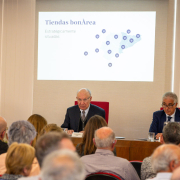 El president de bonÀrea Corporació, Jaume Alsina, al centre, en la intervenció a la junta.