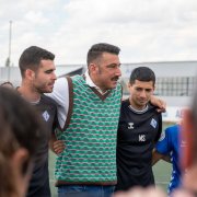 Rubén López, visiblement emocionat després del partit, en la seua última xarrada com a entrenador del conjunt lleidatà. - PAU PASCUAL PRAT