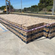 Imatge de les 370 caixes de cerveses que van trobar en un camió lleuger avariat a Vinaixa. - MOSSOS D’ESQUADRA