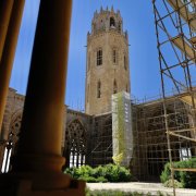 Vista ayer del clautro de la Seu Vella, ‘invadido’ por andamios para reparar dos de las cubiertas