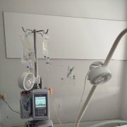 Dos ventiladors, dimecres en un llit de l’Arnau.