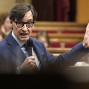 El president de la Generalitat, Salvador Illa, durant la sessió de control al Parlament