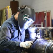 Soldador de l'empresa MEN Montajes de Lleida