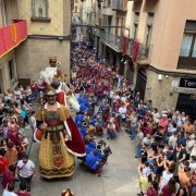 Solsona. Va donar ahir el tret de sortida a les festes majors amb la festa de la trabucada i la salutació de l’alcaldessa, Judit Gisbert, des del balcó de l’ajuntament. Els actes s’allargaran fins dijous. - AJUNTAMENT DE SOLSONA