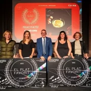 Diana Ruera (dreta), amb el conseller d’Empresa, Miquel Sàmper, dilluns a Barcelona. - DEPARTAMENT D’EMPRESA