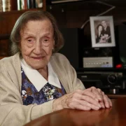 La supercentenària Angelina Torres Vallbona, el mes de gener passat a casa seua a Barcelona. - EFE