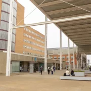 La víctima va ser atesa a l’hospital Arnau de Vilanova. - SEGRE