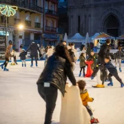 La pista de gel, un dels atractius ahir a l’Eix. - PAU PASCUAL PRAT
